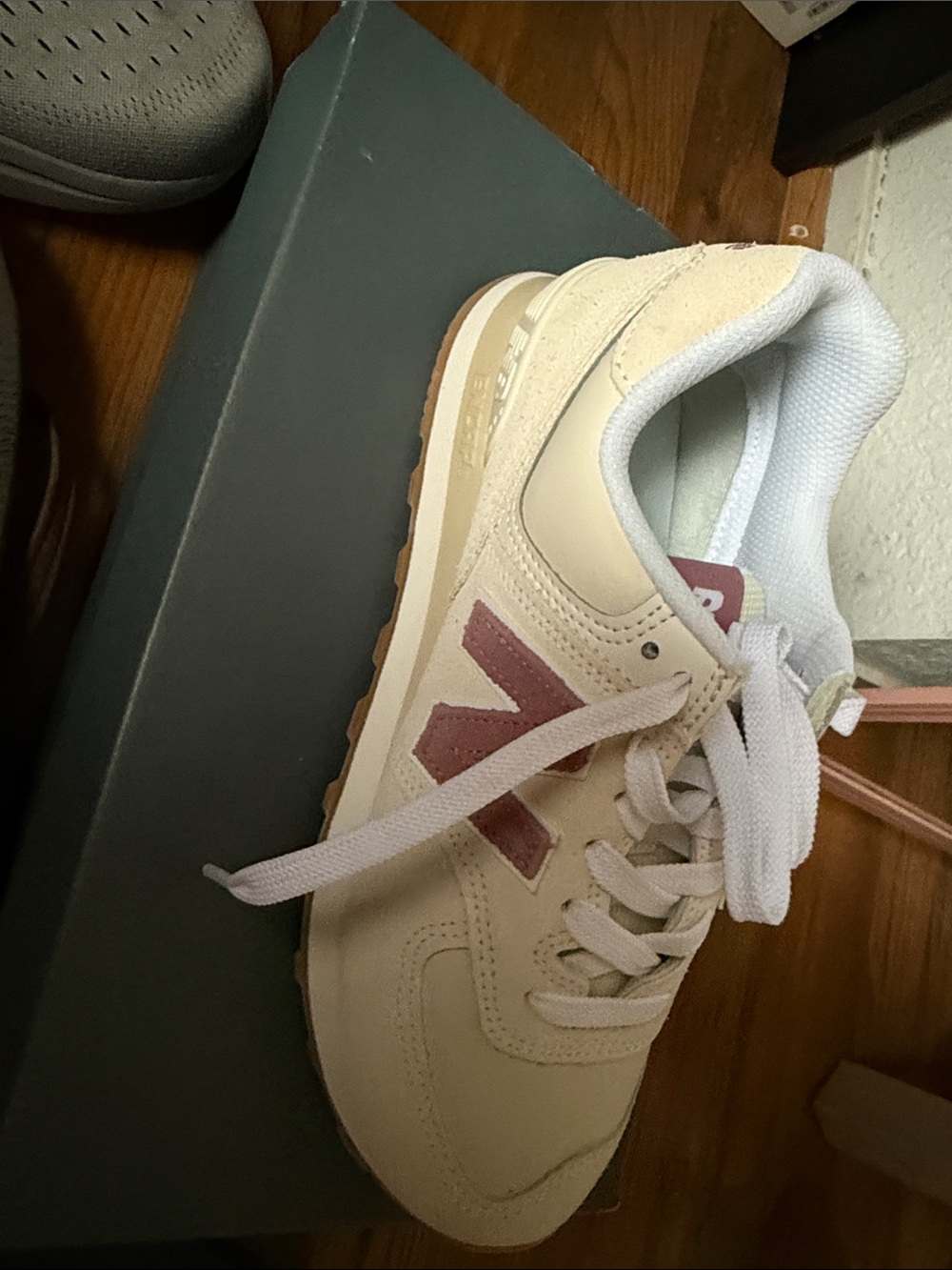 New Balance Women's Cream Sneakers with Mauve Logo
